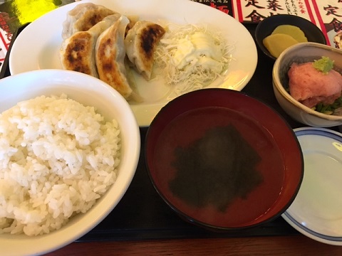 あごひげ酒場田無店のランチの餃子定食