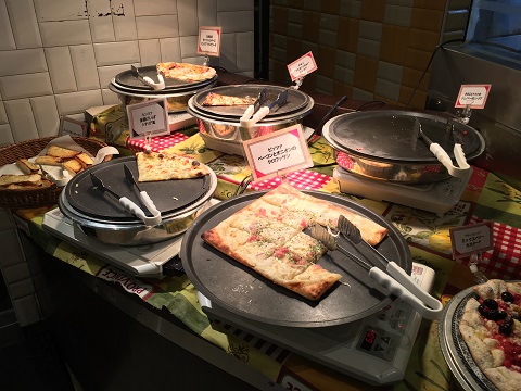パパゲーノ南大沢の食べ放題のピザのカウンター