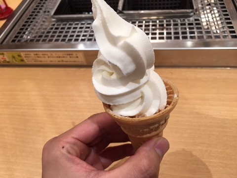 楽膳イオンモール多摩平店の食べ放題のコーンに入ったソフトクリーム