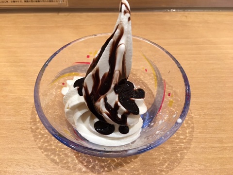 楽膳イオンモール多摩平店のカップに入ったソフトクリーム