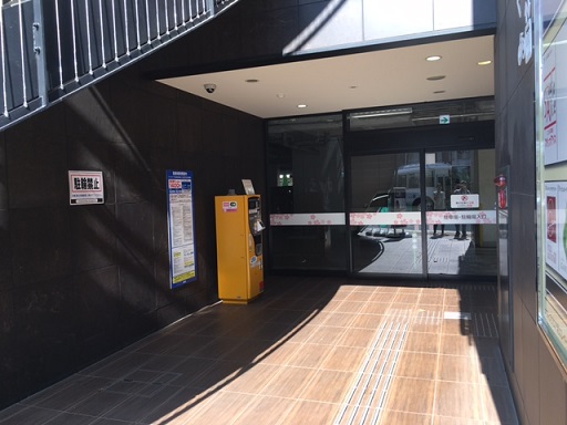 サルバトーレクオモ聖蹟桜ヶ丘店の駐車場の画像