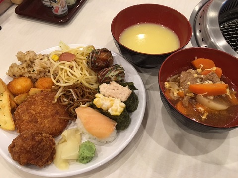 すたみな太郎堀之内店の食べ放題の惣菜を盛った皿