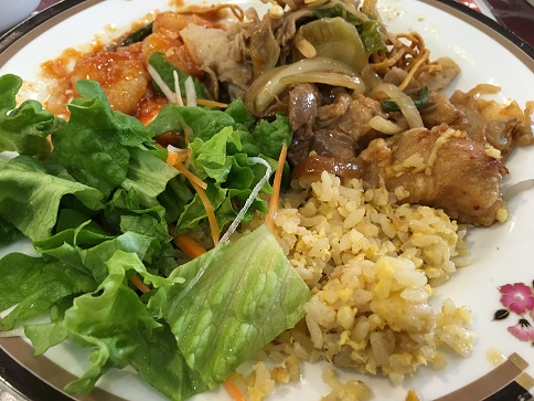 食べ放題の中華の皿
